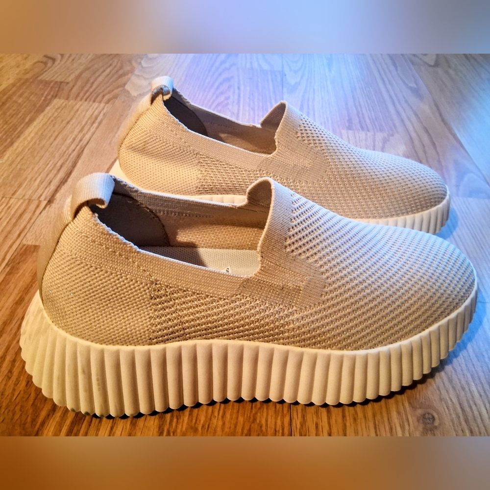 NEW Jellypop ladies Slip On, Sparkle Shoes Tan, Sz 6.5